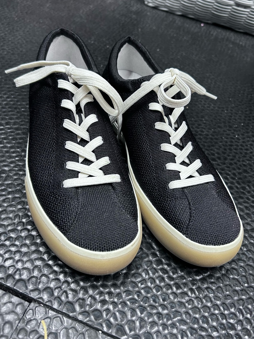 Rothys The Lace Up Sneaker Shoes Women's 9 Black White Knit Comfort Gum Sole - Picture 2 of 6